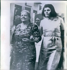 1964 Cairo Egypt Nina Khrushchev Tahiya Nasser Wirephoto Vintage 8x8 picture