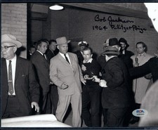 Bob Jackson Ruby Shoots Oswald Signed 8x10 Photo PSA DNA 