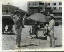 1932 Press Photo W.D. Carmichael & wife at Atlantic Beach in NY - nec04953 picture