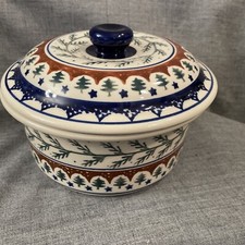 Polish Bolslawiec Handmade Pottery Covered Casserole Dish Pine Boughs Winter EUC picture