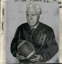 1965 Press Photo Amos Alonzo Stagg receives 