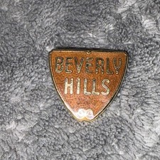 VTG Beverly Hills California Iconic Shield Street Souvenir BH Enamel Pin Gold To picture