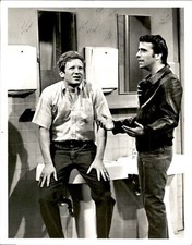 BR40 1975 Orig Photo DONNY MOST HENRY WINKLER Happy Days Tell it to the Marines picture
