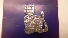 Handcrafted Pewter Ltd - Cat Kitten Lapel Pin Brooch w/Heart made in USA - NIP picture