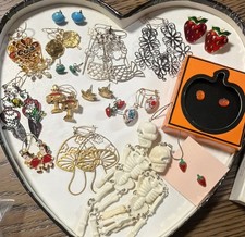 Collectible vintage of 17 pairs of earrings for women picture