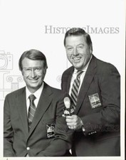 1984 Press Photo Earl Anthony and Jay Randolph commentate for Bowling Fall Tour picture