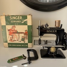 Vintage Singer Sewhandy No. 20 Child’s Sewing Machine – Working picture