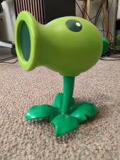 Plants vs Zombies Think Geek PopCap Peashooter Lawn Ornament picture