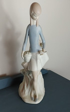 Vtg NAO LLADRO Girl with Bird in Hand Figurine Matte Finish 10-1/2