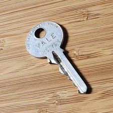 YALE & TOWNE # 65B756 Original Aluminum Locksmith Advertising Key  Vintage picture