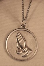 Handsome Shiny Rimmed Praying Hands Serenity Prayer Medal Silvertone Necklace picture