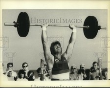 1985 Press Photo New York Jets football player Mark Gastineau on The Superstars picture