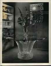 1987 Press Photo Lalique Cactus Table Bought For $40,700 At Sotheby's Auction picture