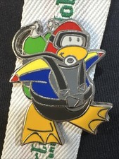 L@@K OFFICIAL DISNEY PIN CLUB PENGUIN MYSTERY PIN 2010 SCUBA DIVER HARD TO FIND picture