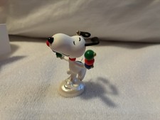 2015 Snoopy Decking The Tree Hallmark Ornament Peanuts picture