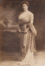 1909 Press Photo Actress Emma Eames Poses for Photographer Aime Dupont picture