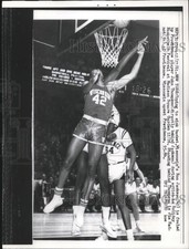 1961 Press Photo Wisconsin Ron Jackson fouled Providence John Thompson picture
