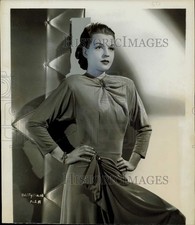 1944 Press Photo Actress Betty Field Models Orange Crepe Gown with Side Drapes picture
