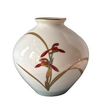 Vintage Koransha Arita Porcelain Orchid Gold Gilt Trim Vase Japan 6 Inches. picture