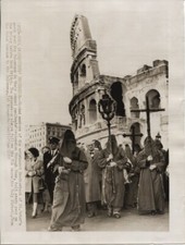 1955 Press Photo Penitent Procession Hooded Members Brotherhood of St. Peters picture