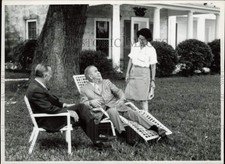 1969 Press Photo Lyndon Johnson and his wife with Walter Cronkite on LBJ Ranch picture