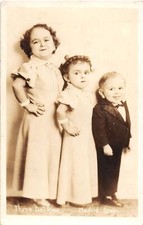 J44/ Interesting RPPC Postcard c1930s Three Del Rios Side Show Freaks 39 picture