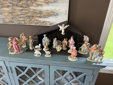 Complete 19 Piece VTG 70’s Hand Painted Atlantic Mold Nativity Set & Wood Creche picture