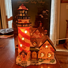 Heartland Valley Village Deluxe Porcelain Lighted Light House: New With Box picture