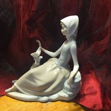 LLADRO Shepherdess with Dove.  glossy finish. excellent condition.  picture