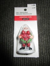 Ashland Christmas Tiny Treasures, Santa Holding A Wreath   2018  NEW picture