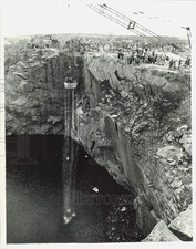 1971 Press Photo Searchers at Swingle's Quarry in Quincy - lra54674 picture