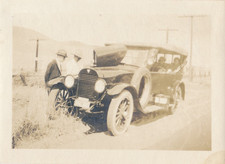 Vintage Car Photo Fixing a Spark Plug 1923 Los Angeles California 2.5x3.5  S17-6 picture