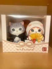 mofusand cat-themed Japanese wedding attire: white kimono and crested hakama. picture