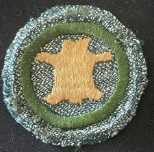 RARE VINTAGE 1938 INTERMEDIATE BADGE-LEATHER-SG) SILVER GREEN picture