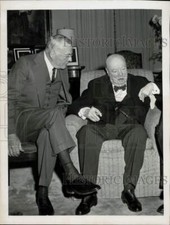 1953 Press Photo Secretary John Dulles and Winston Churchill speak in New York picture