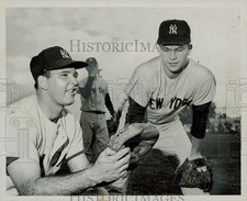 1964 Press Photo Frank Pappas and Mike Ferraro in Yankee minor league school picture