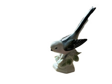 VNTG UNTERWEISSBACH LONG-TAILED BIRD ON BRANCH FIGURINE  picture