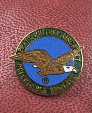 WWII ENAMEL PRATT & WHITNEY AIRCRAFT DEPENDABLE ENGINES INSIGNIA LOGO  PIN picture