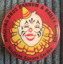VTG RINGLING BROTHERS BARNUM & BAILEY CIRCUS MADISON SQUARE GARDEN CLOWN PINBACK picture