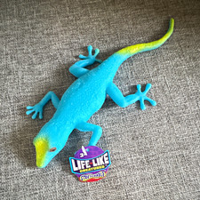 Life-Like Creatures Stretchable Lizard Plastic Figurine Blue/Yellow Green Tail picture