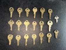 Lot of 20 Vintage Keys,l picture