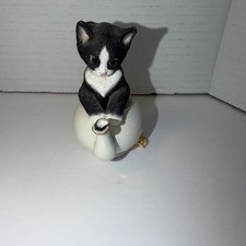 Country Artists A Curious Tale In Flower Teapot Collectible Figurine 02822 2002 picture