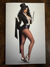 Pin Up Queens Zatanna Cosplay Gallery Virgin Variant Exclusive Limited To 100 picture