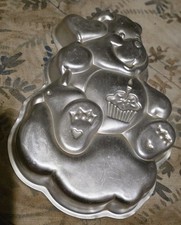 VNTG 1983 WILTON ALUMINUM BIRTHDAY CARE BEAR CAKE PAN OR MOLD picture