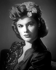 Cinema Legend JEAN HAGEN Portrait Photo   (218-Y) picture