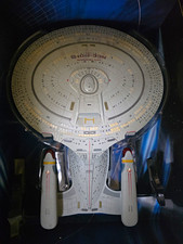 Diamond Select Toys Star Trek TNG USS Enterprise NCC-1701-D picture
