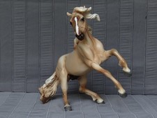 Breyer Trad. Collector's Choice Dun /Palomino 