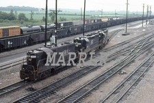 RR Photo-NORFOLK & WESTERN NW 1493 GP18 at Bellevue Oh  7/6/1984 picture