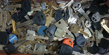 Nice lot of keys 3 LBS picture