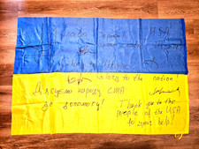 Ukrainian Flag signed by Fighters/Defenders, Souvenir, war memorabilia picture